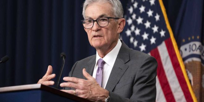 Gold Price Outlook Dependent on Trade Negotiations Amidst Federal Reserve Rate Cut Uncertainty