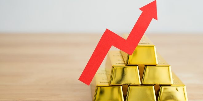 Gold Prices Increase Amid Rising Rate Cut Anticipations and Geopolitical Risks