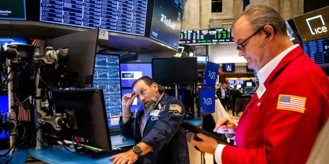 Gold price declines almost 1% following robust US employment figures.