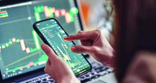 Gold prices hold steady before Fed call, tariff deadline.