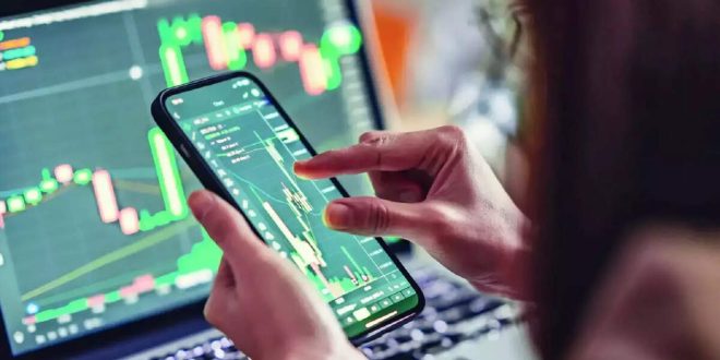 Gold prices hold steady before Fed call, tariff deadline.