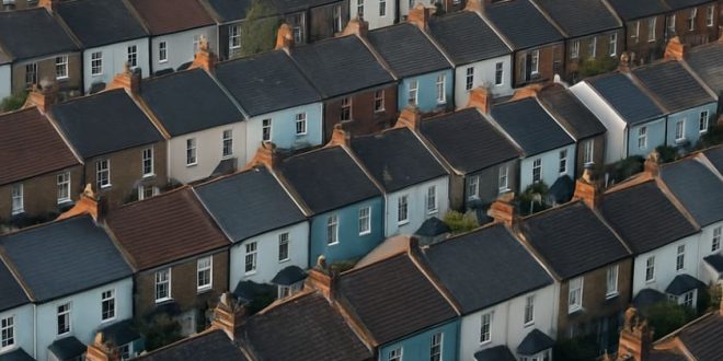 Home insurance prices decline for the fourth consecutive quarter throughout UK regions.